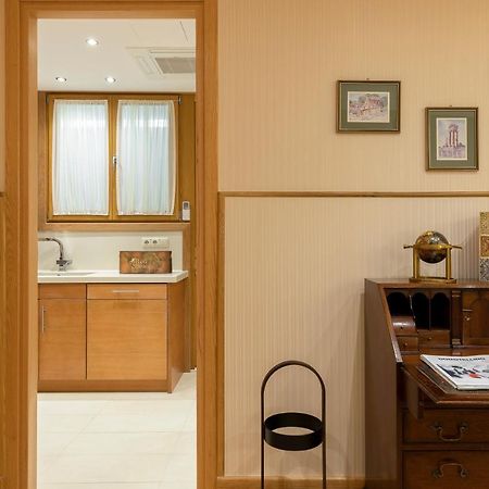 Vouliagmeni'S Elegance By Acropolis Suites Athens Exterior photo